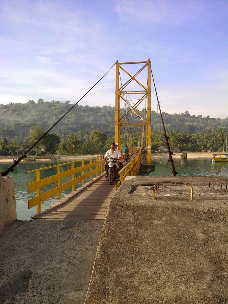 "Road" bridge to Ceningan, Lembongan's even smaller neighbour