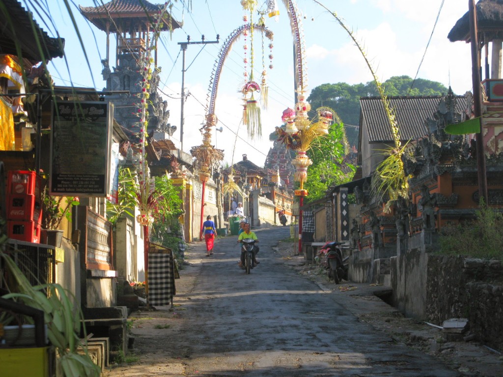 Lembongan village high street