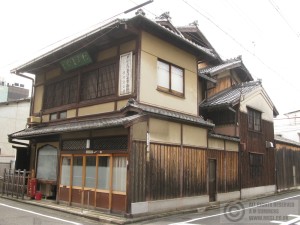 Traditional style house near the apartment