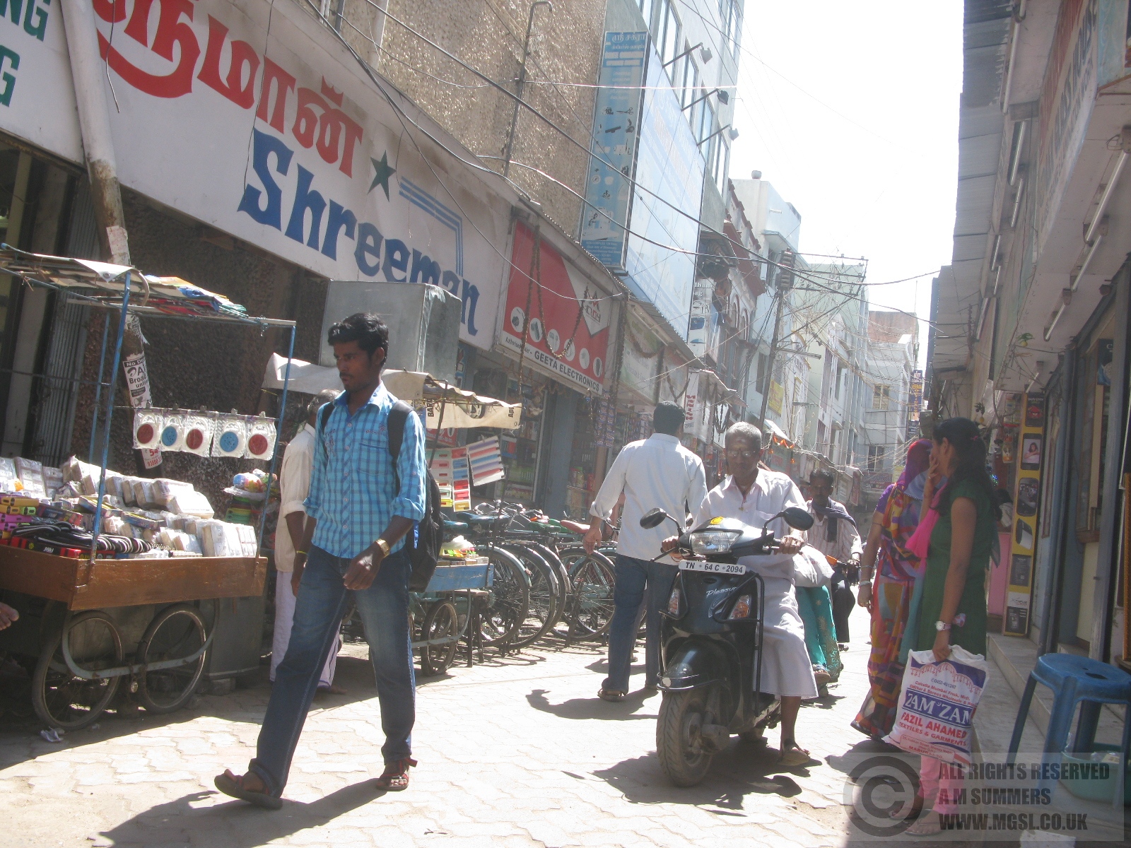 Typical scruffy street in Madurai