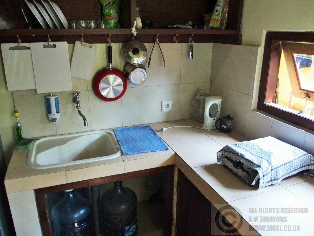 Our minimally equipped kitchen in Ubud, Bali (altough it did have 3 chopping boards - we've had to buy one sometimes}