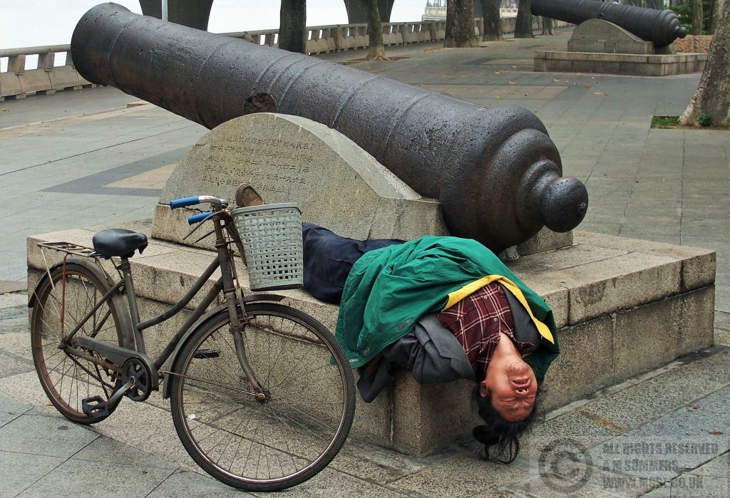 An uncomfortable spot for a snooze in Shamian Park