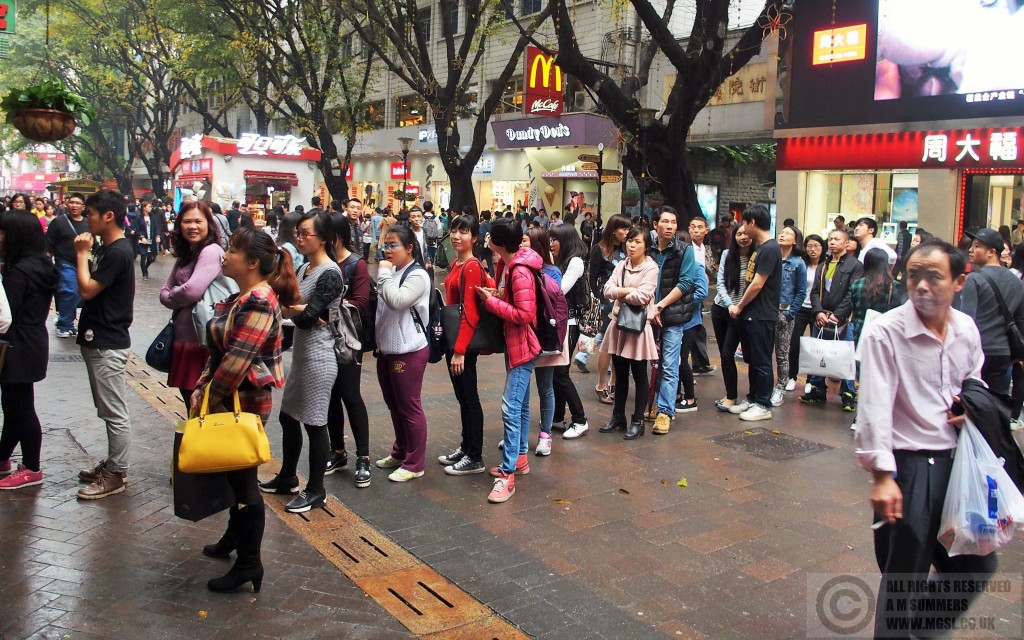 Queuing for roast chestnuts in Beijing Avenue. Yes, queuing! That never happened when we were here in 1987!